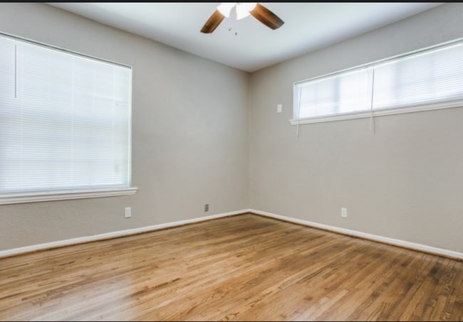 Building Photo - 3401 Sidney Dr