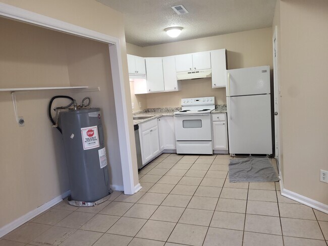 Building Photo - 2016 Chalet Ln NW