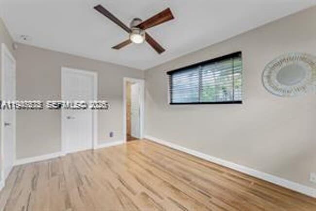 Building Photo - 1532 NE 39th St