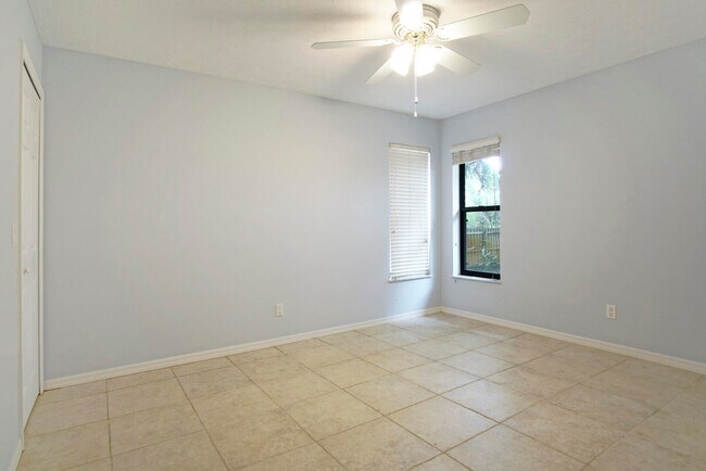 Building Photo - 1273 SW Albenga Ave