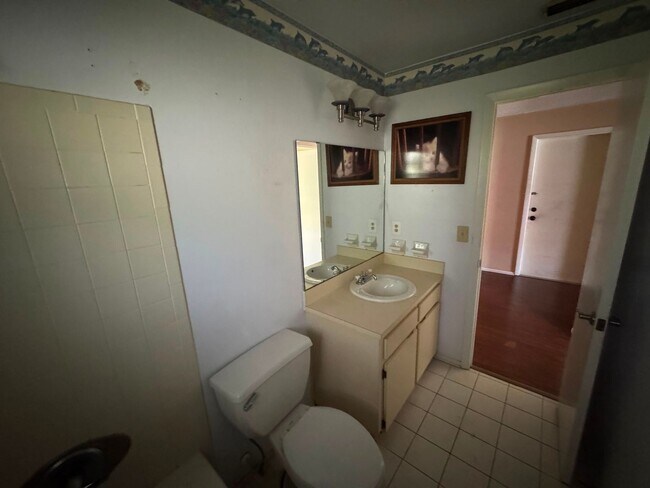 Building Photo - Spacious Lakeland 3-Bedroom Home with 2-Car Garage & Large Driveway