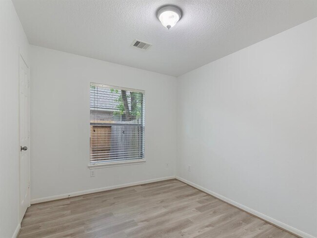 Building Photo - 51 N Regan Mead Cir