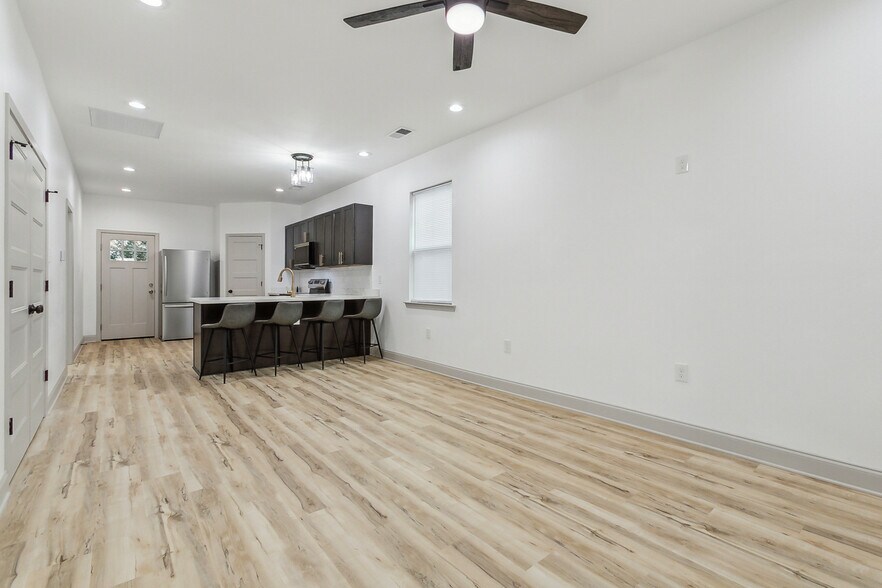 Building Photo - 3923 Clematis St