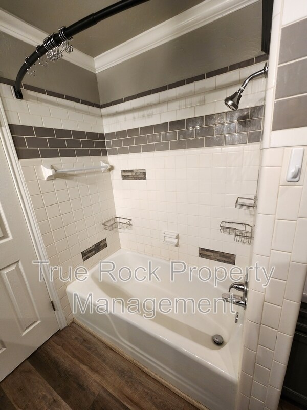 Building Photo - 204 S Morrison Dr