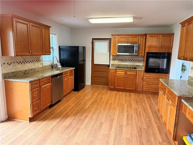 Building Photo - 886 Killian Hill Rd SW