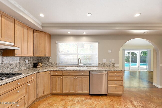 Building Photo - 208 Deerwalk Pl