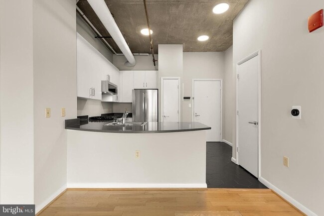 Building Photo - 1300 N St NW