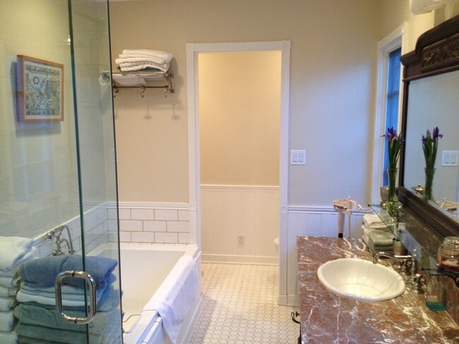 Master Bathroom - 10337 Northvale Rd