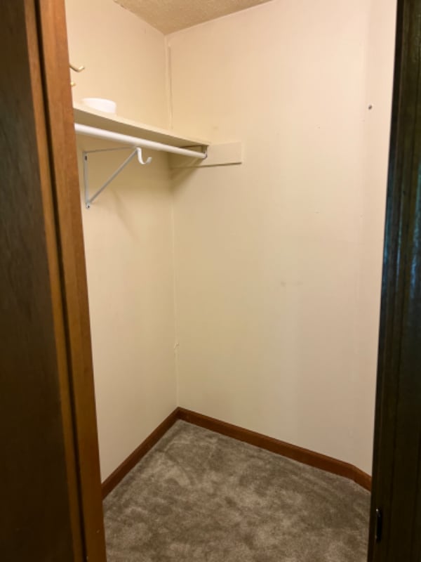 Building Photo - 284 Knoll Dr