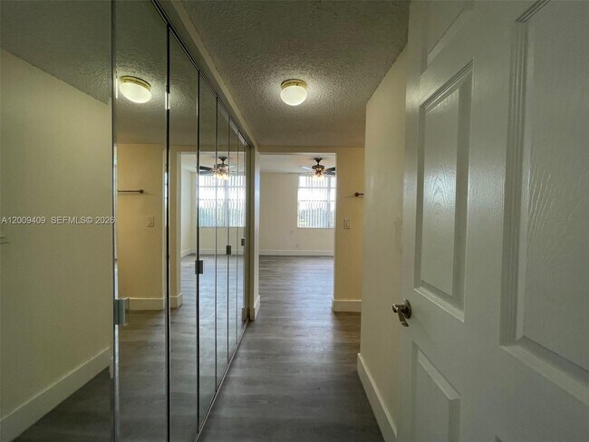 Building Photo - 9471 Evergreen Pl