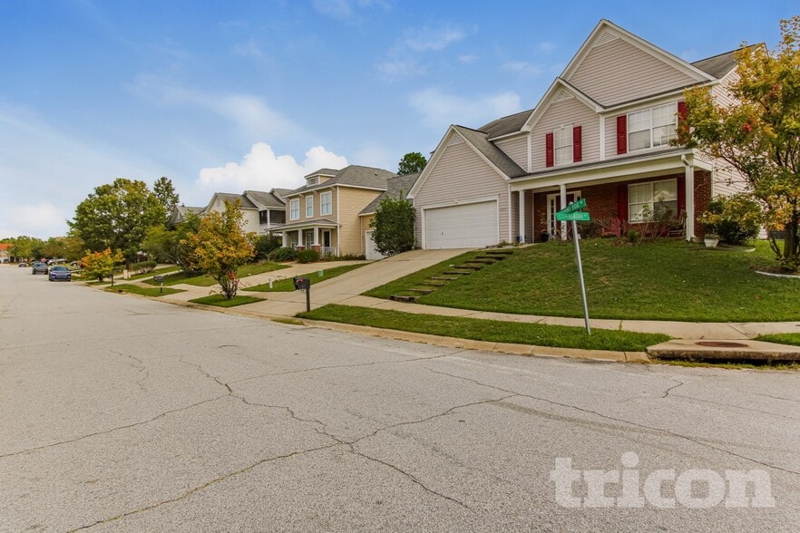 Building Photo - 721 Elderberry Ln