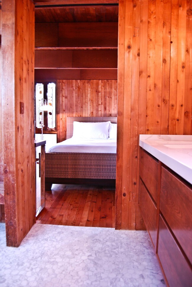 Building Photo - 341 Harbor View Ave