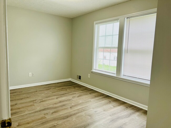 Building Photo - Three Bedroom/Two Full Bath House in West ...