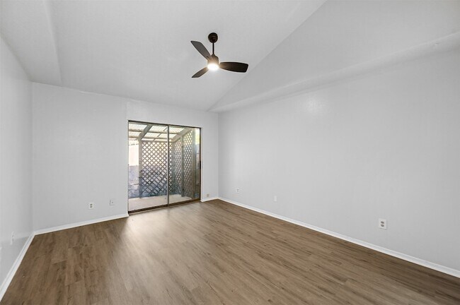 Building Photo - 522 Hunters Glen St
