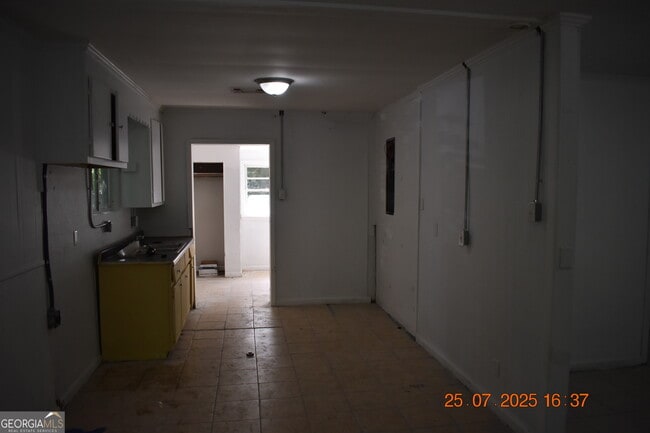 Building Photo - 1083 Nassau Pl