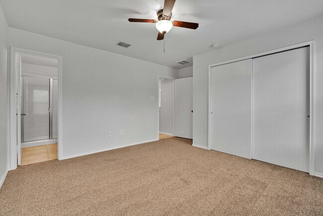 Building Photo - Charming 3 bedroom 2 Bathroom Home!