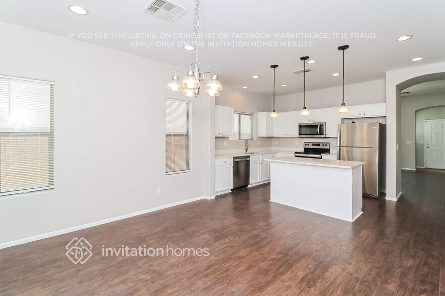 Building Photo - 22008 W Hadley St