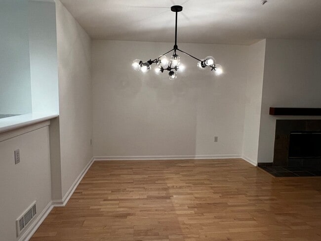 Building Photo - Modern Condo in the heart of North Beach