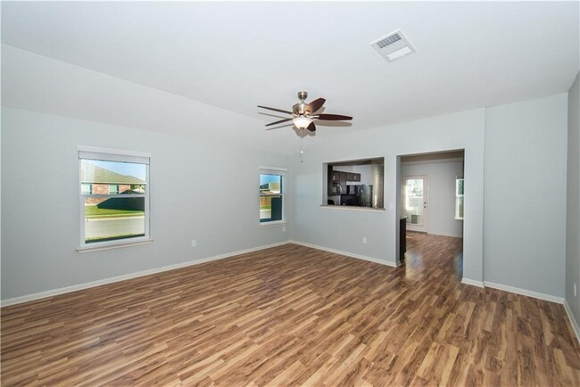 Building Photo - 322 Foxglove Dr