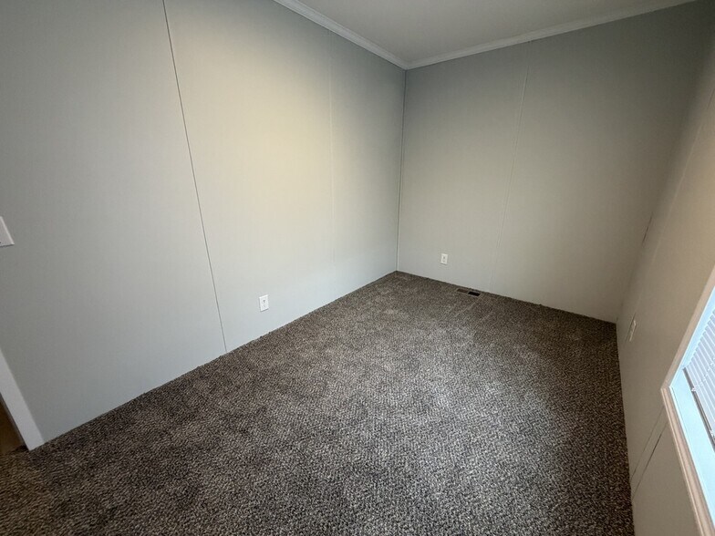 Building Photo - 15381 Danseur Dr