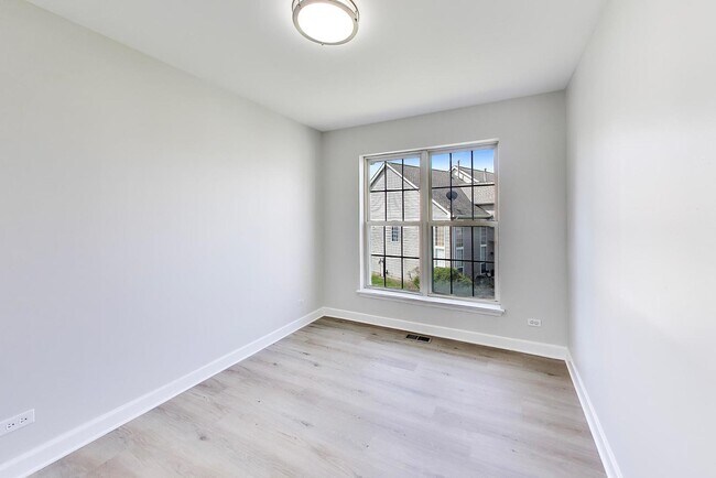 Building Photo - 2219 Rossiter Pkwy