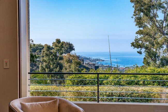 Building Photo - 8070 La Jolla Scenic Dr N