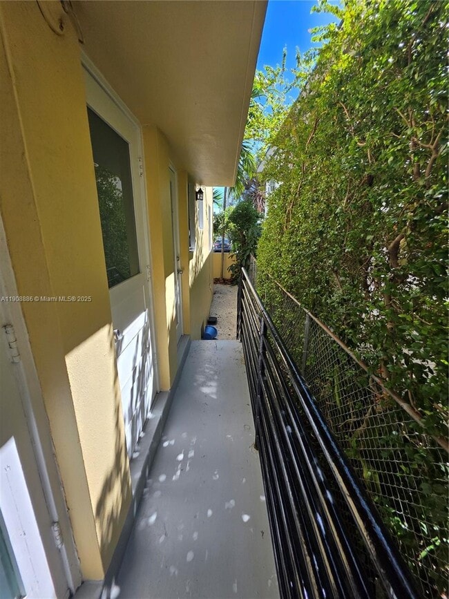 Building Photo - 8024 Harding Ave