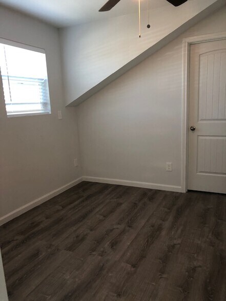 Upstairs Primary 11'x10 - 3211 Utah Ave