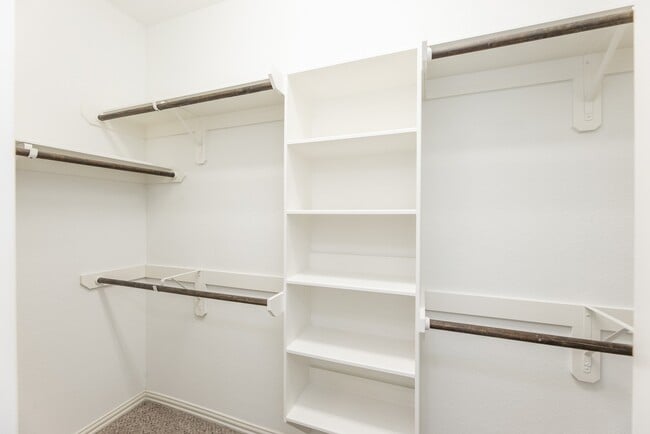 Building Photo - 18119 Tall Chestnut St