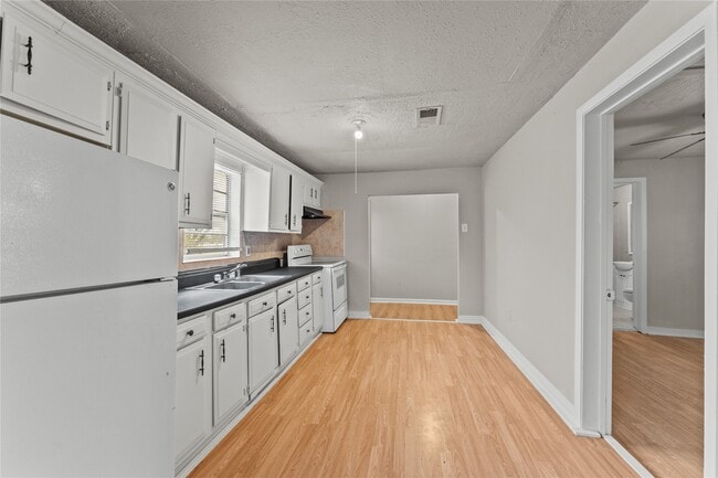 Building Photo - 25 2nd Ave N