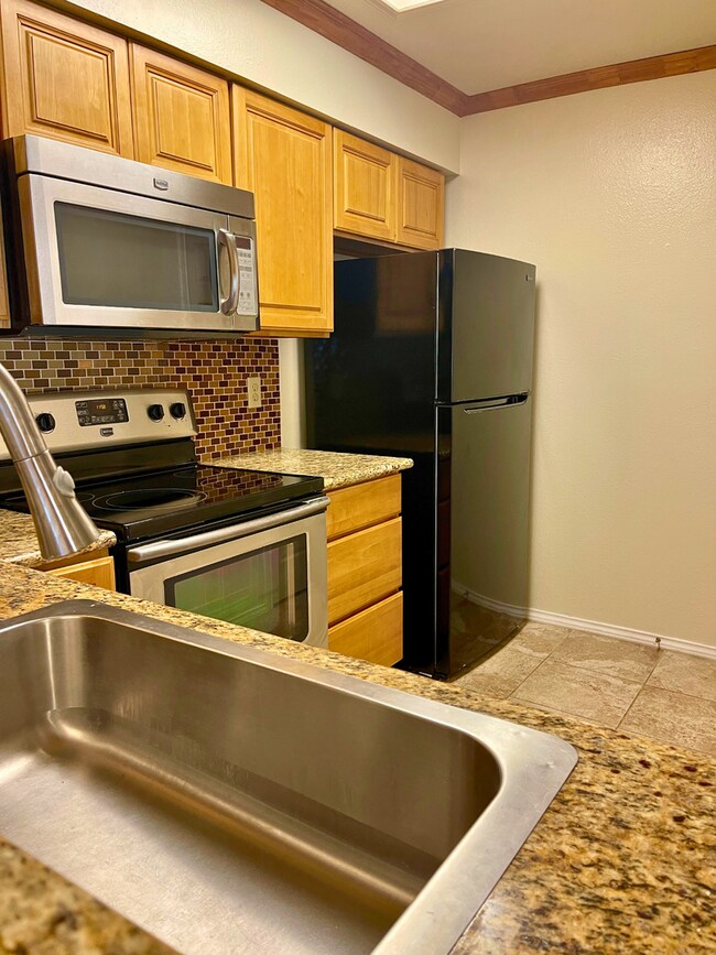 Building Photo - 11839 Parliament Dr