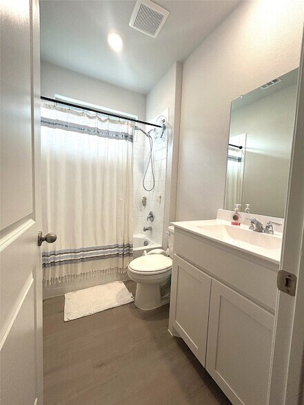 Building Photo - 509 Wesley Dr
