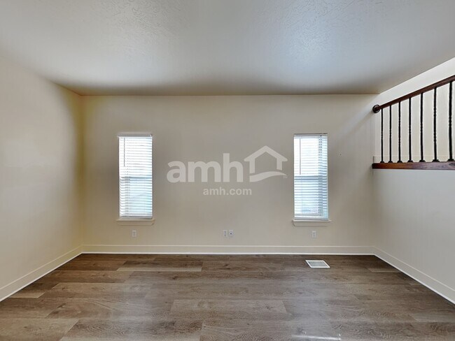 Building Photo - 4792 Addison Ave