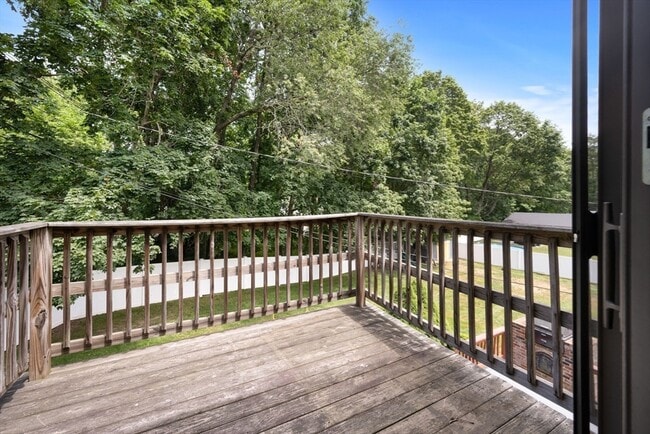 Building Photo - 47 Oriole Dr