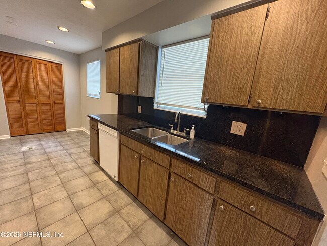 Building Photo - 6868 Medellin Ct