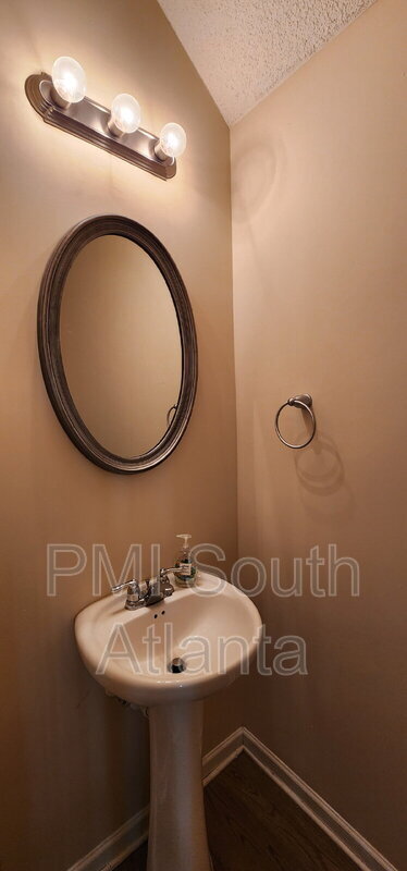 Building Photo - 6864 Mountain Cir