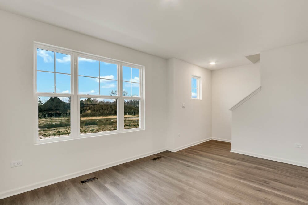 Building Photo - 370 Bridgeview Ct