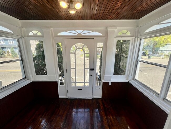 Building Photo - 616 Adams St