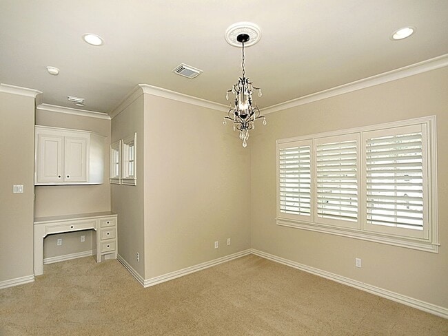 Building Photo - 15 Serenade Pines Pl