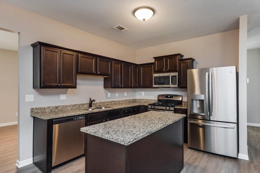 Building Photo - 4047 Clay Ct SE