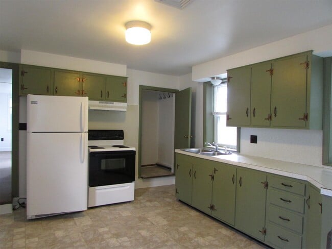 Primary Photo - 418 N Earl St