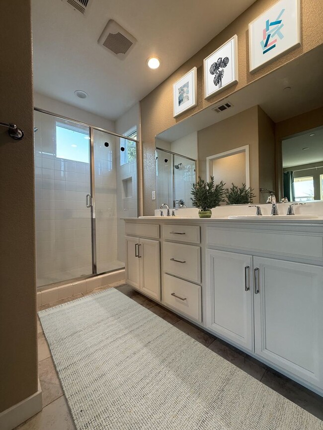 Building Photo - Stunning 3 bedroom and 2.5 bathroom home in McKinley Village!