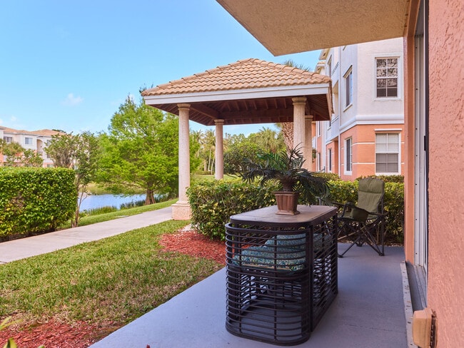 Building Photo - 9112 Myrtlewood Cir W