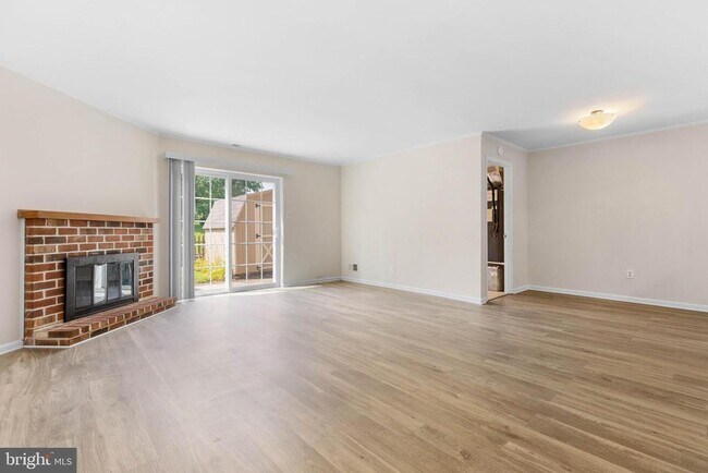 Building Photo - 303 Kidwelly Ct