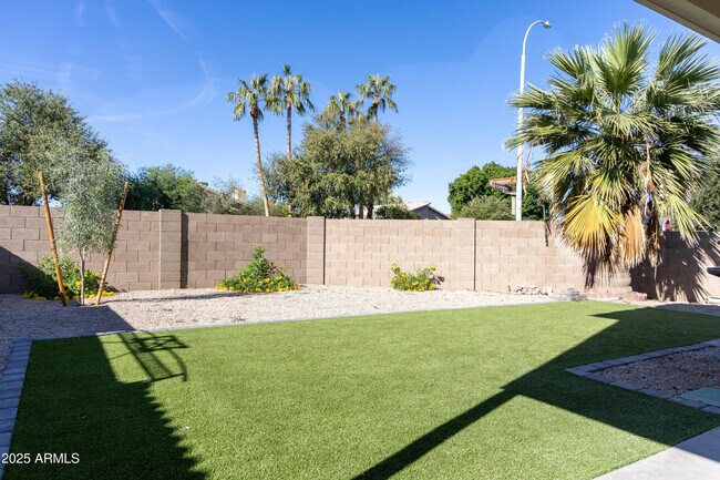 Building Photo - 1294 N Blackstone Dr