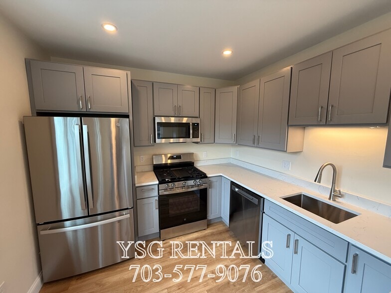 Building Photo - 14 Dorr St