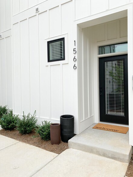 Building Photo - 1566 Cowart St