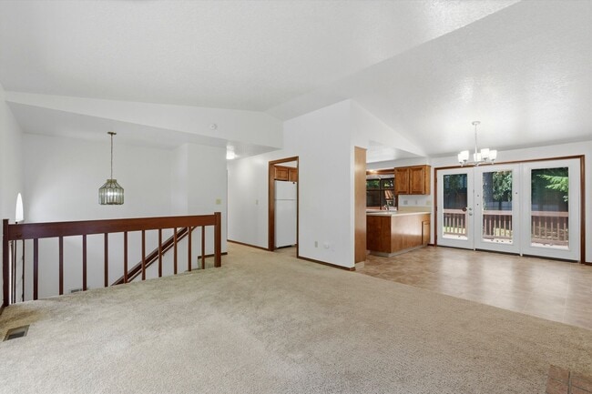 Building Photo - Sweet and spacious home in Beaverton with a garage and large fenced yard available now!