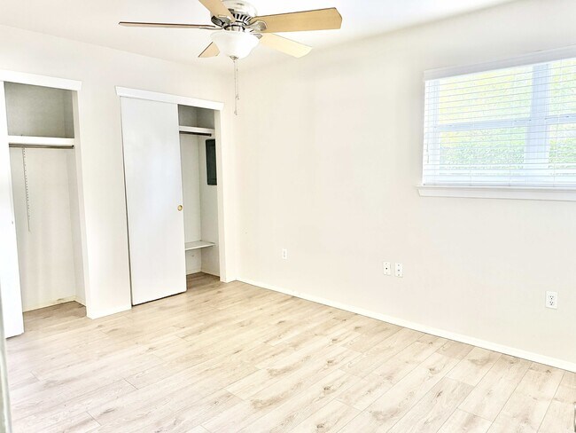 Building Photo - 6967 Menlo Dr