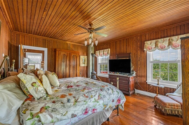 Building Photo - 813 Nelson Ave